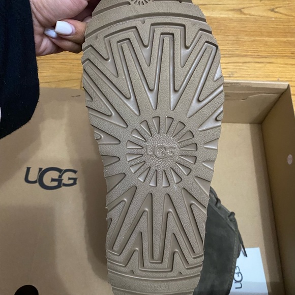 Ugg Nuemel boots in slate / espresso color - Picture 5 of 6